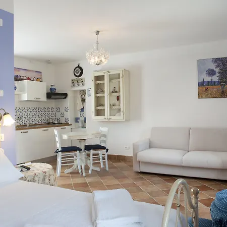 La Pera Bugiarda فيناريا ريالي