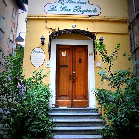 La Pera Bugiarda فيناريا ريالي