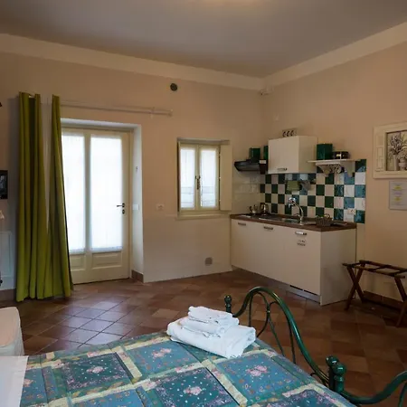 La Pera Bugiarda 4* فيناريا ريالي